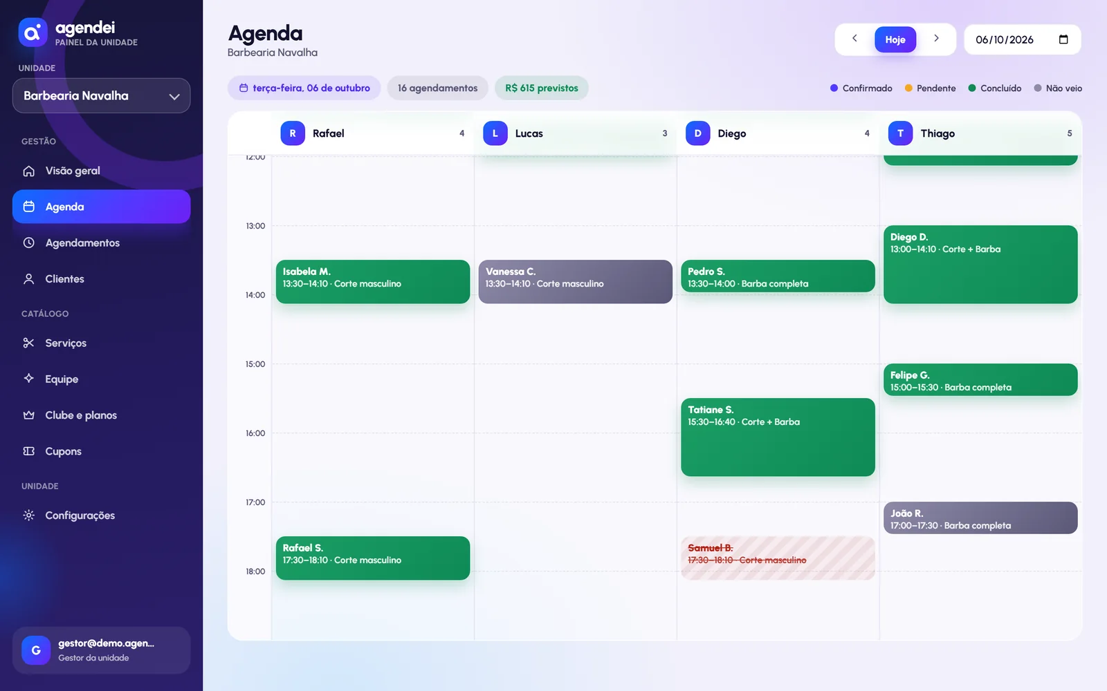 Agenda online de salão de beleza com uma coluna por profissional